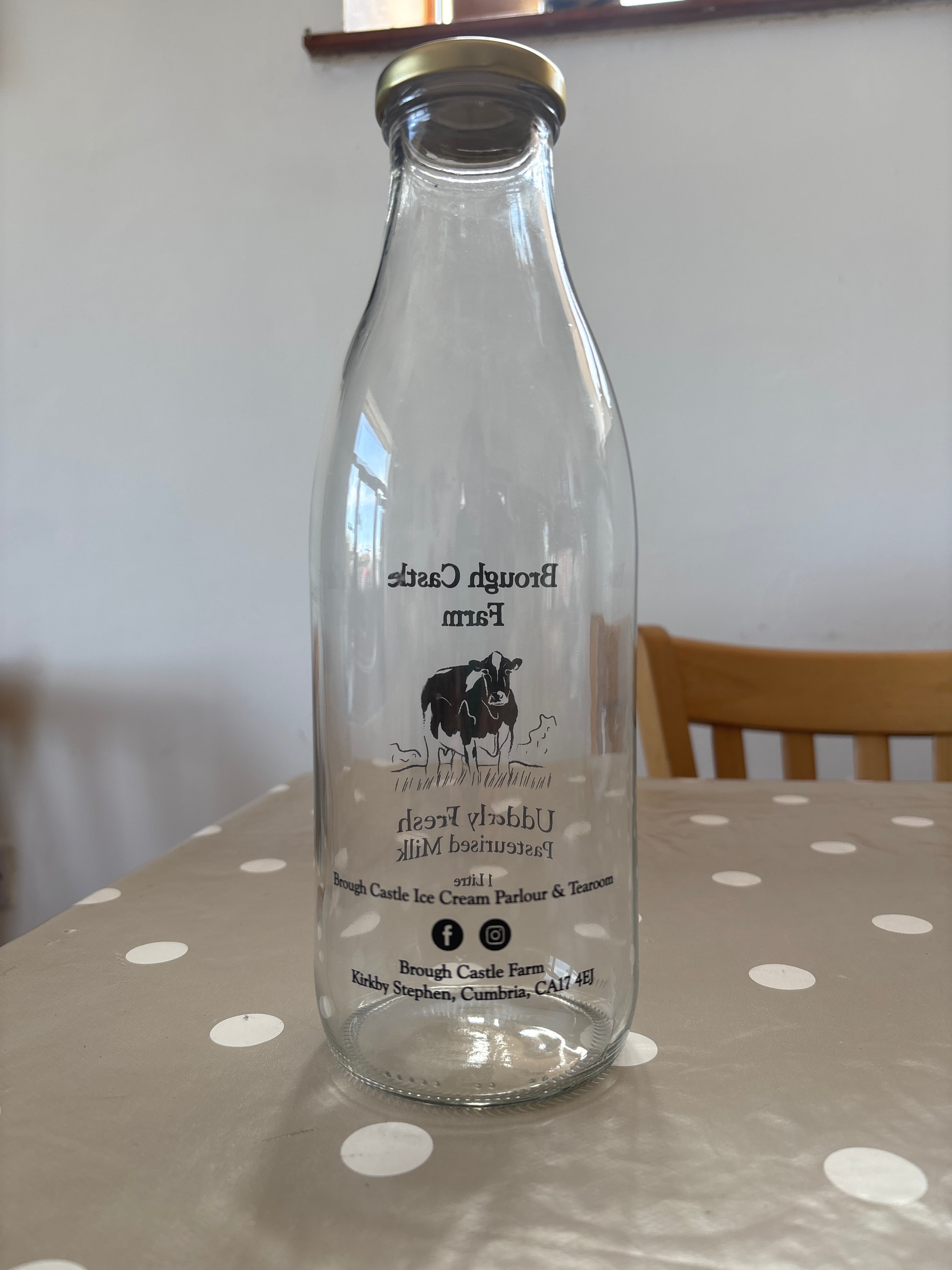 Brough Castle Glass Bottle 1L